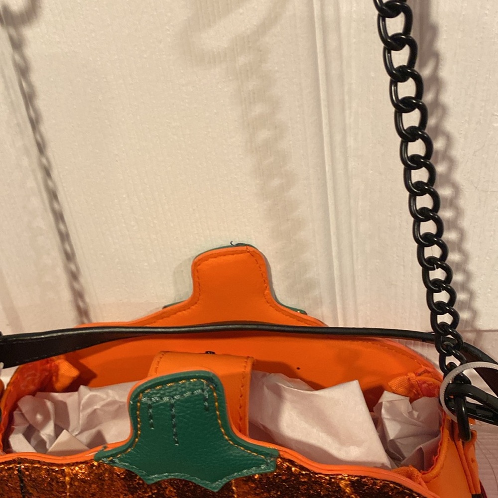 BNWT BETSEY JOHNSON XOPUMPS Halloween Face Glow In The Dark Pumpkin Crossbody - Picture 11 of 11